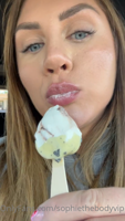 sucking ice cream-RTpw8koq.mp4